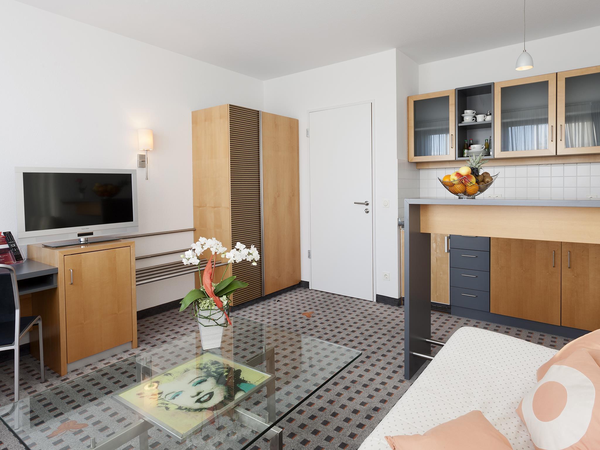 Best Western Hotel Am Europaplatz Koenigsbrunn Exterior photo