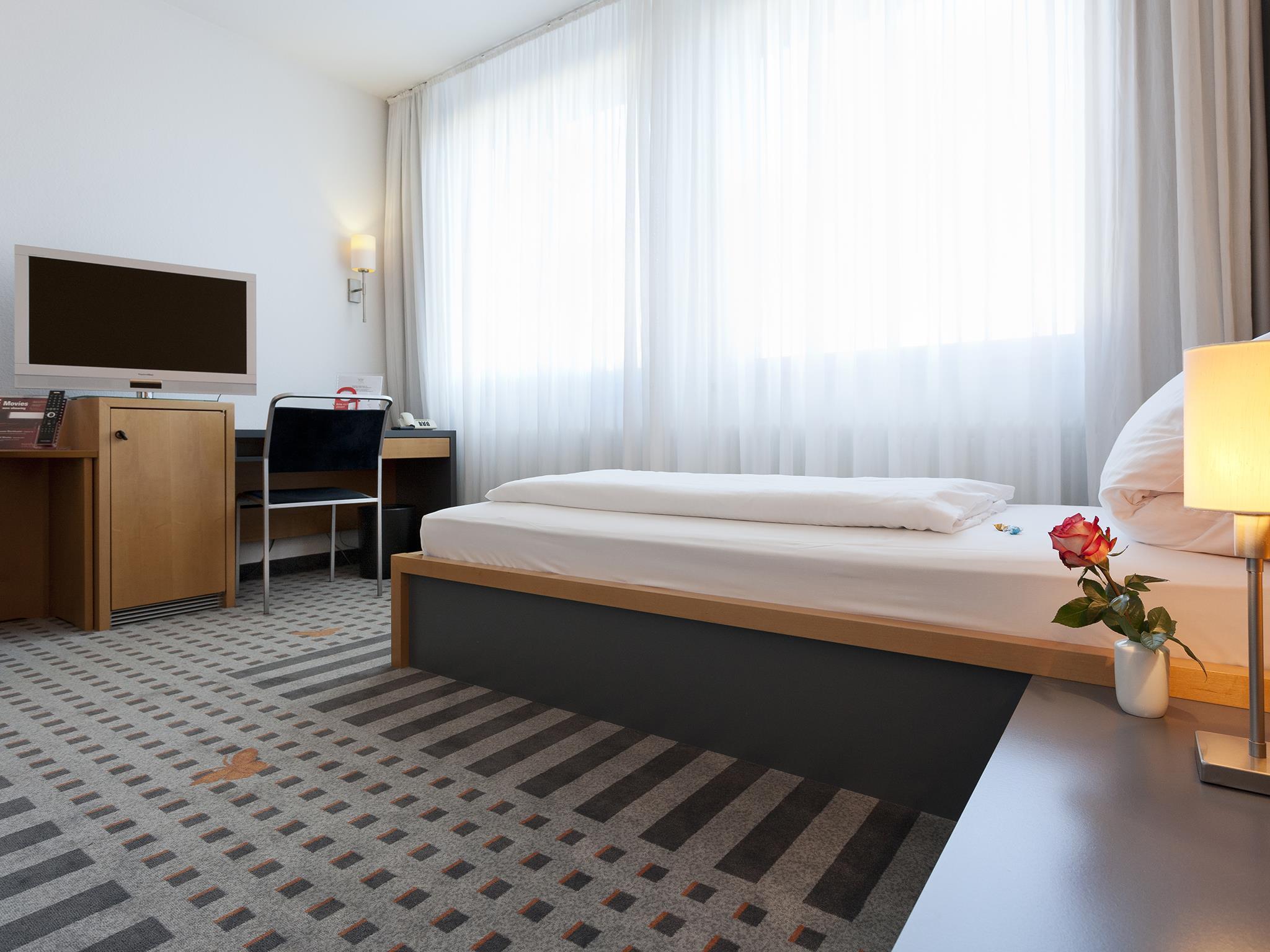 Best Western Hotel Am Europaplatz Koenigsbrunn Exterior photo
