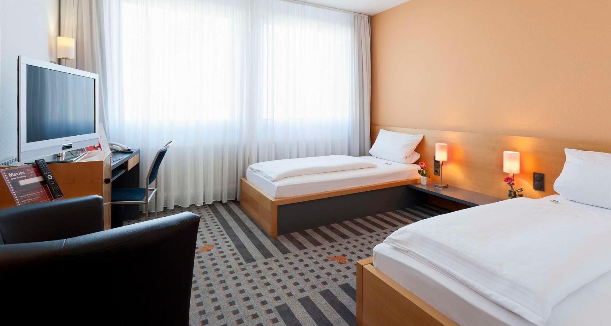 Best Western Hotel Am Europaplatz Koenigsbrunn Exterior photo
