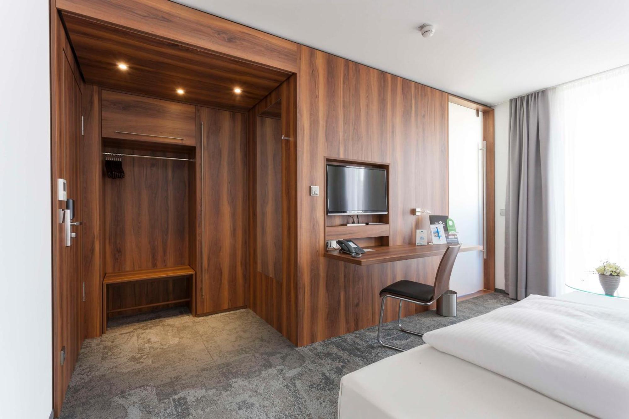 Best Western Hotel Am Europaplatz Koenigsbrunn Exterior photo