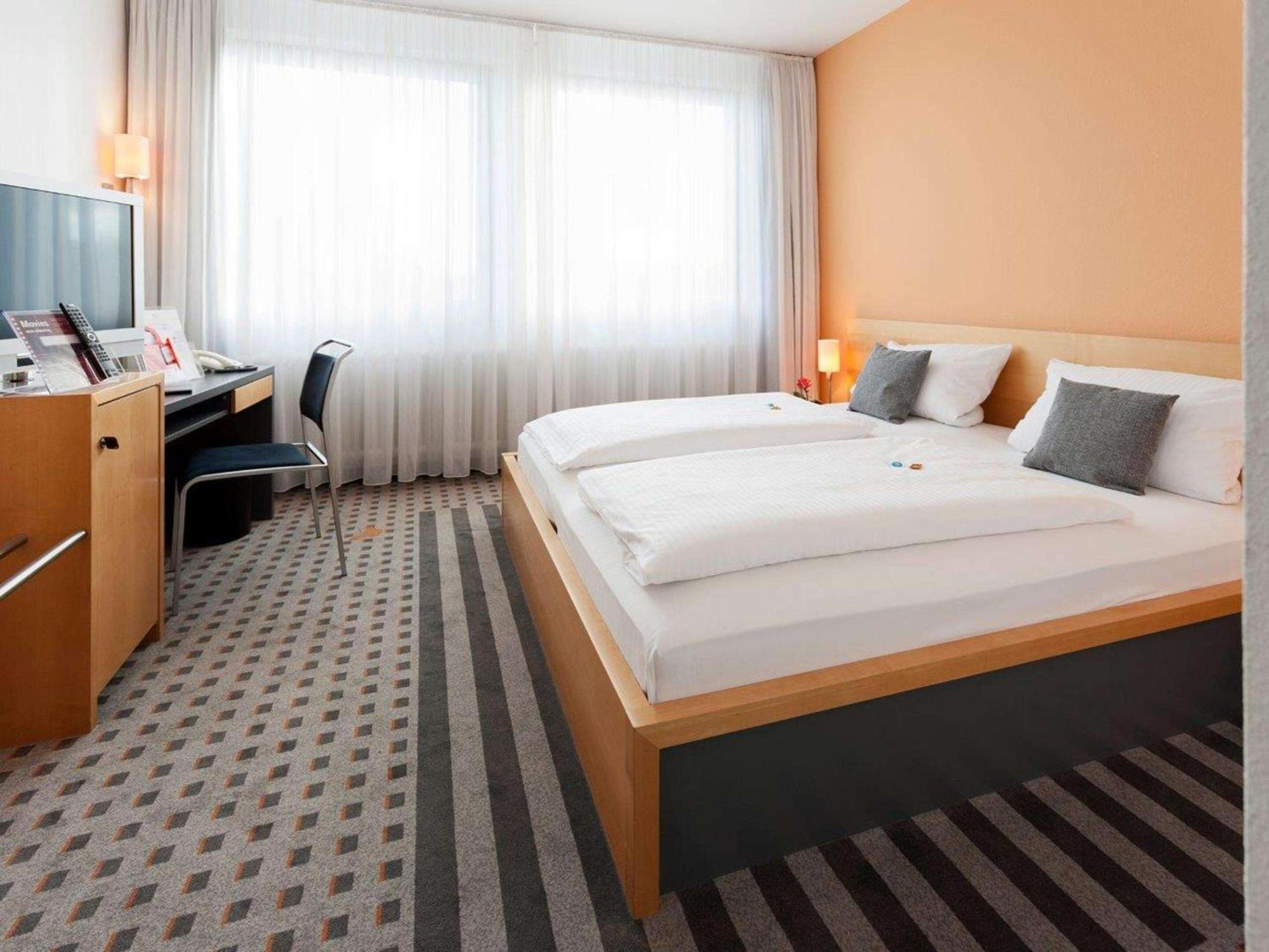Best Western Hotel Am Europaplatz Koenigsbrunn Exterior photo